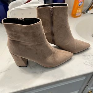 Fashion Nova size 9 tan suede booties
